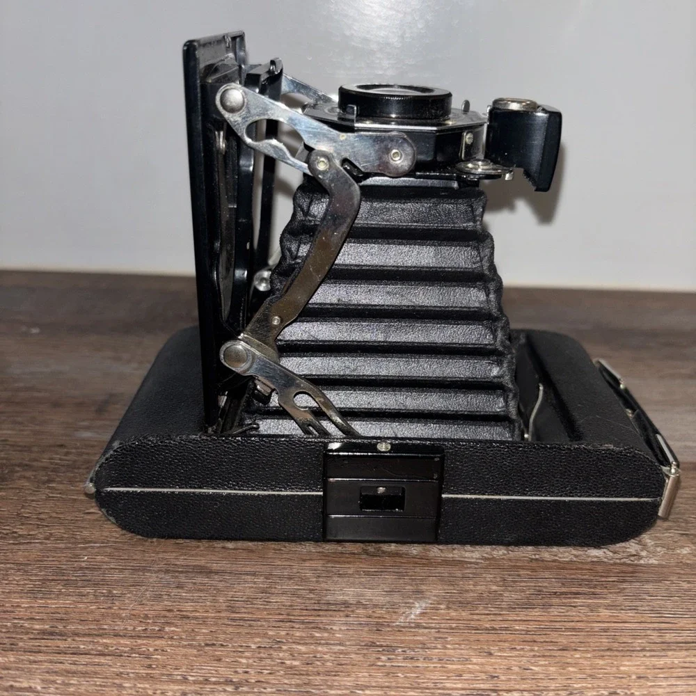1930's KODAK JUNIOR SIX-20 Series II Folding Camera + Box